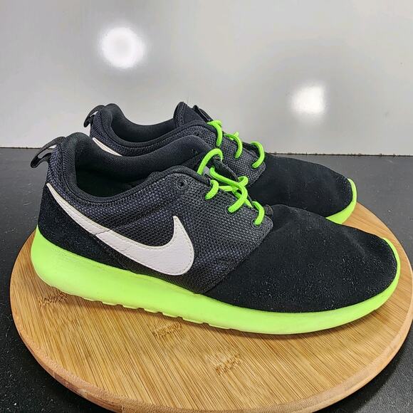 Nike Shoes - Nike Roshe One Sz 6.5 Youth=7.5Womens 009378 Black White Green Running Sneakers